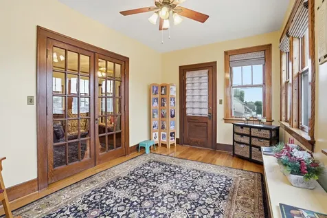 1206 Loras Dubuque IA 52001
