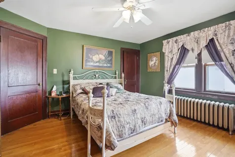 1206 Loras Dubuque IA 52001