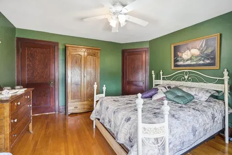 1206 Loras Dubuque IA 52001