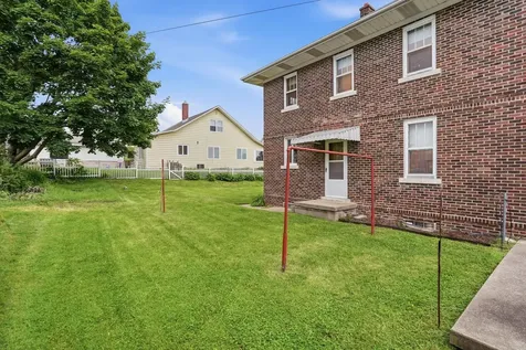 1206 Loras Dubuque IA 52001