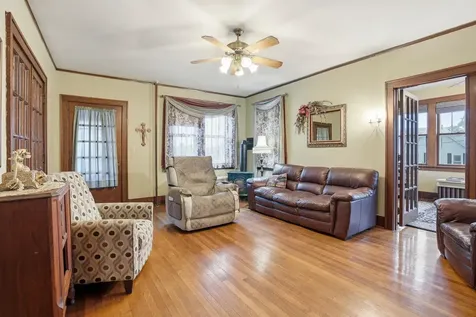 1206 Loras Dubuque IA 52001