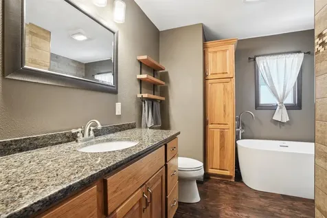 1316 8th Avenue SE Dyersville IA 52040