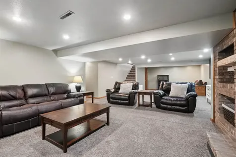 1316 8th Avenue SE Dyersville IA 52040