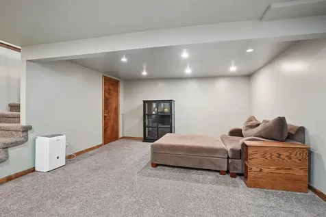 1316 8th Avenue SE Dyersville IA 52040