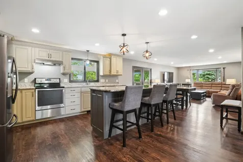 1316 8th Avenue SE Dyersville IA 52040
