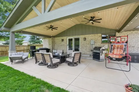 1316 8th Avenue SE Dyersville IA 52040