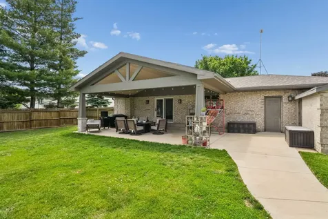 1316 8th Avenue SE Dyersville IA 52040