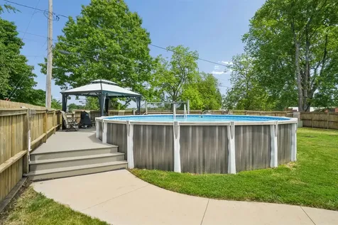 1316 8th Avenue SE Dyersville IA 52040