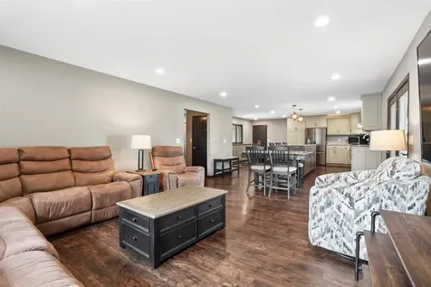 1316 8th Avenue SE Dyersville IA 52040