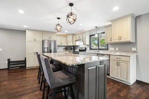 1316 8th Avenue SE Dyersville IA 52040