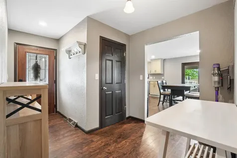 1316 8th Avenue SE Dyersville IA 52040