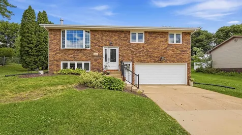 5256 Sun Valley Dubuque IA 52002
