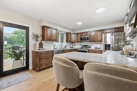 5256 Sun Valley Dubuque IA 52002
