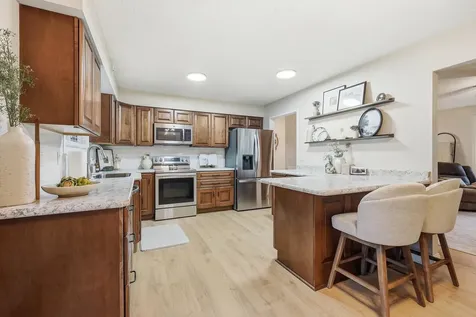 5256 Sun Valley Dubuque IA 52002