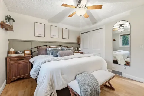 5256 Sun Valley Dubuque IA 52002