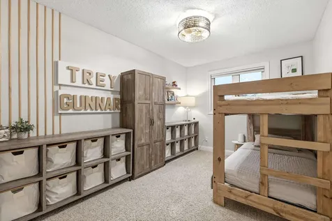 5256 Sun Valley Dubuque IA 52002