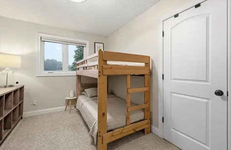 5256 Sun Valley Dubuque IA 52002