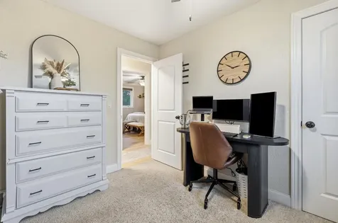 5256 Sun Valley Dubuque IA 52002