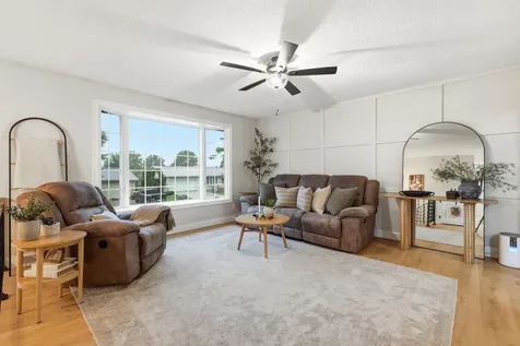 5256 Sun Valley Dubuque IA 52002