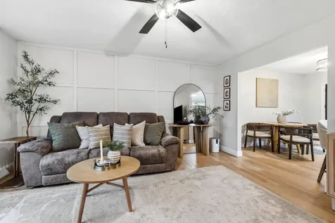 5256 Sun Valley Dubuque IA 52002