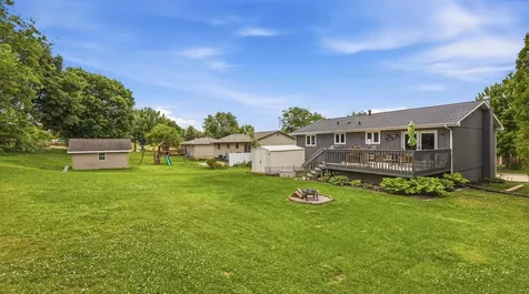 5256 Sun Valley Dubuque IA 52002