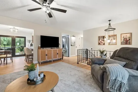 5256 Sun Valley Dubuque IA 52002