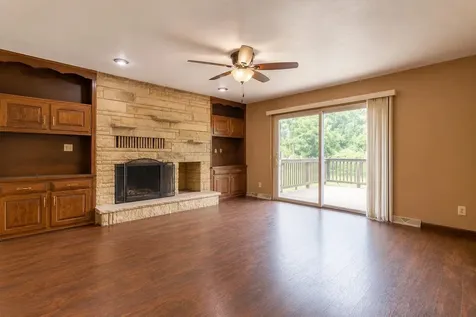 1615 W 32nd Dubuque IA 52001