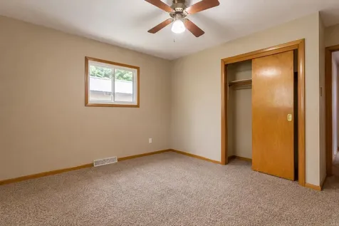1615 W 32nd Dubuque IA 52001