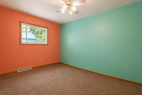 1615 W 32nd Dubuque IA 52001
