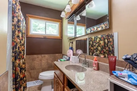 1615 W 32nd Dubuque IA 52001