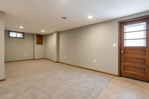 1615 W 32nd Dubuque IA 52001