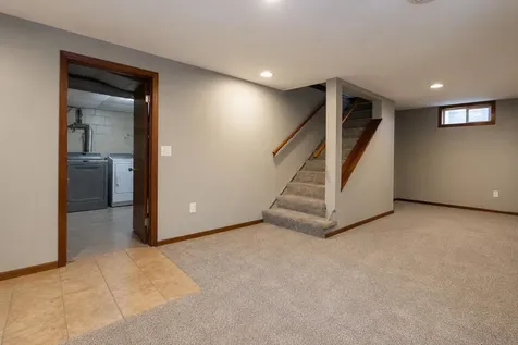 1615 W 32nd Dubuque IA 52001