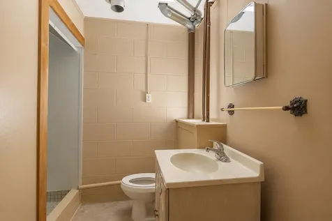 1615 W 32nd Dubuque IA 52001