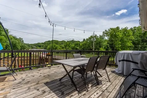 1615 W 32nd Dubuque IA 52001