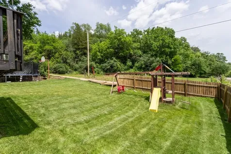 1615 W 32nd Dubuque IA 52001