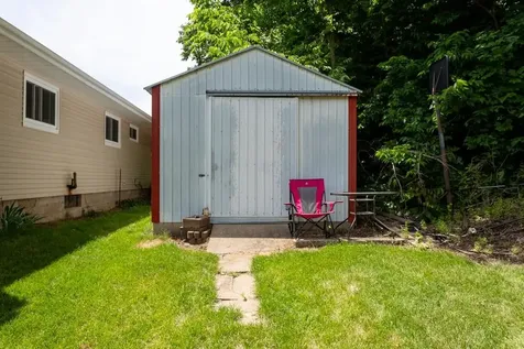 1615 W 32nd Dubuque IA 52001