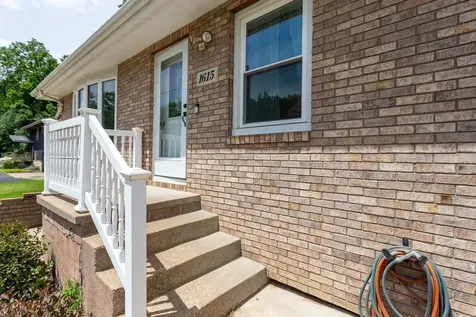 1615 W 32nd Dubuque IA 52001