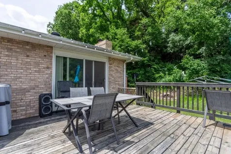 1615 W 32nd Dubuque IA 52001