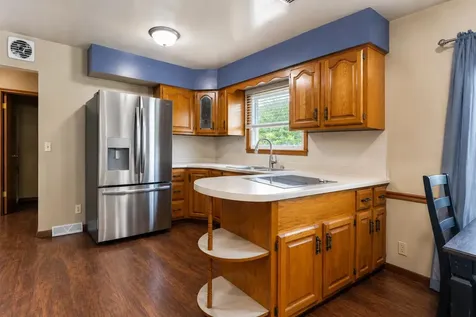 1615 W 32nd Dubuque IA 52001
