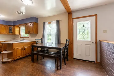 1615 W 32nd Dubuque IA 52001