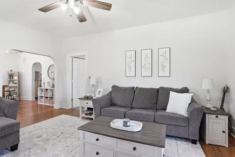 208 W Elm Manchester IA 52057