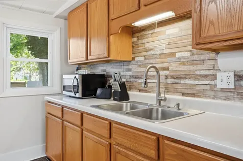 208 W Elm Manchester IA 52057