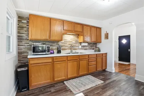 208 W Elm Manchester IA 52057
