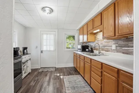 208 W Elm Manchester IA 52057