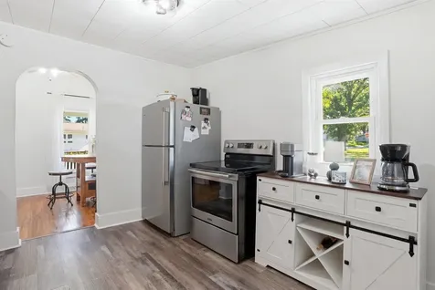 208 W Elm Manchester IA 52057