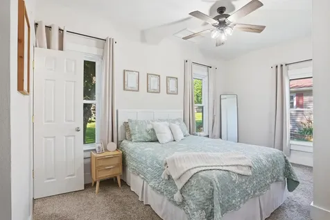208 W Elm Manchester IA 52057