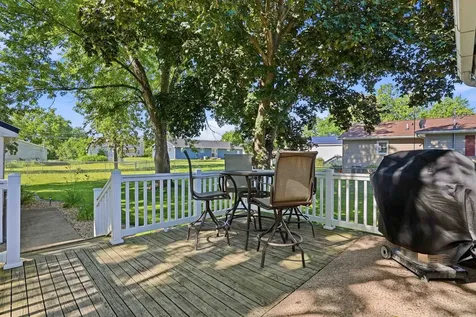 208 W Elm Manchester IA 52057