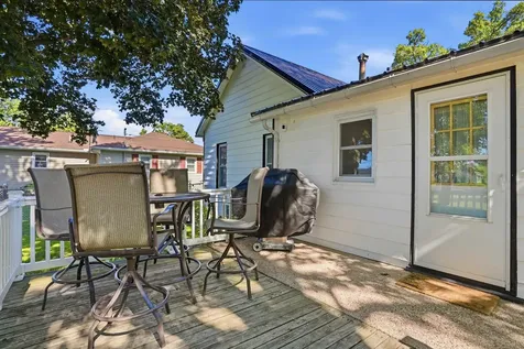 208 W Elm Manchester IA 52057