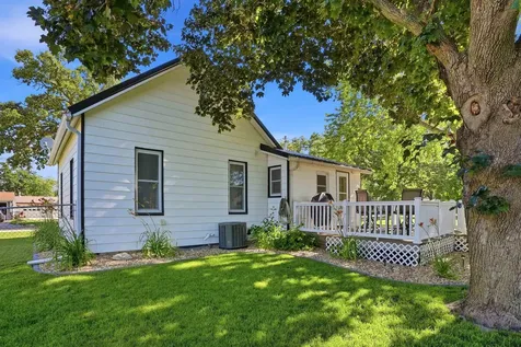 208 W Elm Manchester IA 52057
