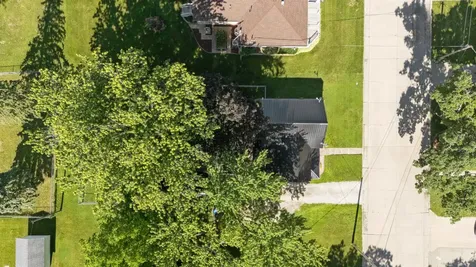 208 W Elm Manchester IA 52057